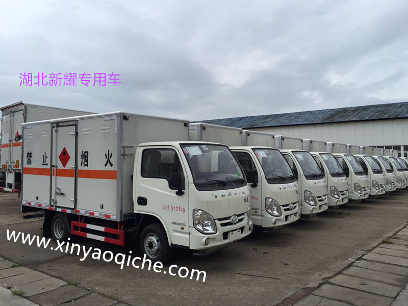 天津危险品运输公司批量采购40台跃进小福星2类易燃气体厢式运输车