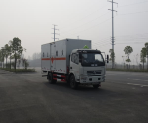 东风5米易燃液体厢式运输车