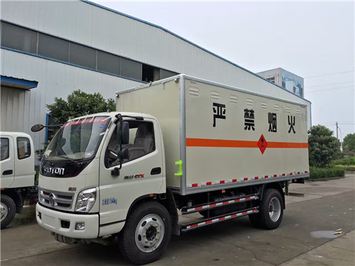 福田奥铃4.5吨易燃液体厢式运输车